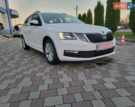 Білий Шкода Октавія, об'ємом двигуна 1.6 л та пробігом 218 тис. км за 13500 $, фото 1 на Automoto.ua
