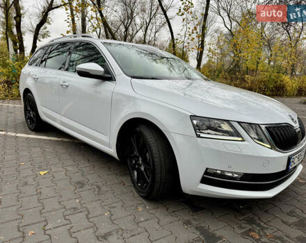Белый Шкода Октавия, объемом двигателя 1.6 л и пробегом 196 тыс. км за 15499 $, фото 2 на Automoto.ua