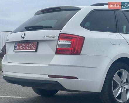 Білий Шкода Октавія, об'ємом двигуна 2 л та пробігом 218 тис. км за 13999 $, фото 33 на Automoto.ua