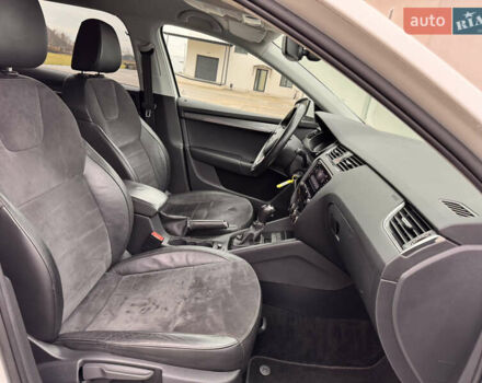Білий Шкода Октавія, об'ємом двигуна 2 л та пробігом 209 тис. км за 16500 $, фото 19 на Automoto.ua