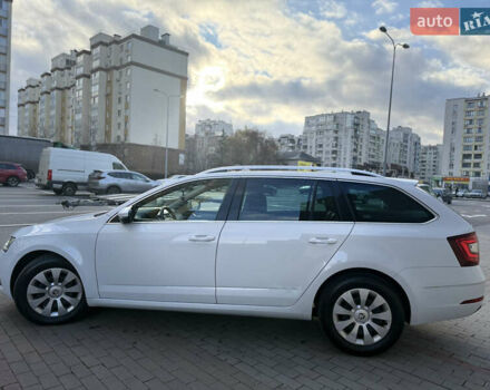Белый Шкода Октавия, объемом двигателя 2 л и пробегом 319 тыс. км за 15500 $, фото 9 на Automoto.ua