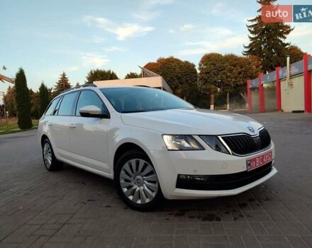 Шкода Октавия 2020 в Дубно на Automoto.ua Белый Шкода Октавия, объемом двигателя 1.98 л и пробегом 210 тыс. км за 15999 $, фото 3 на Automoto.ua