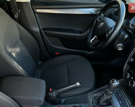 Білий Шкода Октавія, об'ємом двигуна 2 л та пробігом 201 тис. км за 15300 $, фото 42 на Automoto.ua