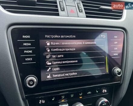 Белый Шкода Октавия, объемом двигателя 2 л и пробегом 193 тыс. км за 17999 $, фото 111 на Automoto.ua