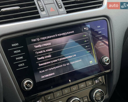 Белый Шкода Октавия, объемом двигателя 2 л и пробегом 200 тыс. км за 17456 $, фото 80 на Automoto.ua