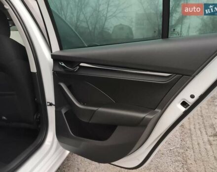 Белый Шкода Октавия, объемом двигателя 2 л и пробегом 310 тыс. км за 17800 $, фото 26 на Automoto.ua