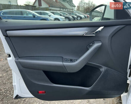 Белый Шкода Октавия, объемом двигателя 2 л и пробегом 200 тыс. км за 17456 $, фото 30 на Automoto.ua