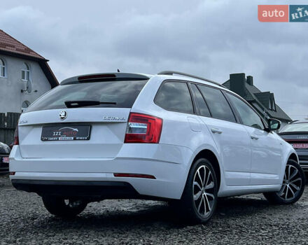 Белый Шкода Октавия, объемом двигателя 2 л и пробегом 200 тыс. км за 17456 $, фото 7 на Automoto.ua