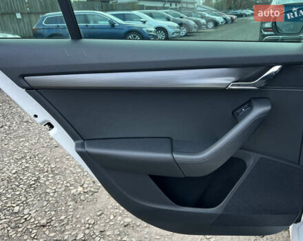 Белый Шкода Октавия, объемом двигателя 2 л и пробегом 200 тыс. км за 17456 $, фото 34 на Automoto.ua