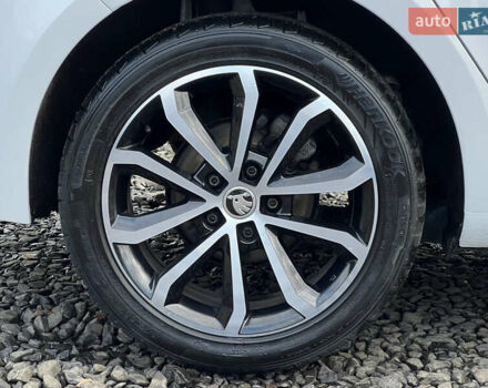 Белый Шкода Октавия, объемом двигателя 2 л и пробегом 200 тыс. км за 17456 $, фото 19 на Automoto.ua