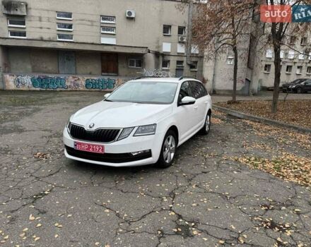 Белый Шкода Октавия, объемом двигателя 2 л и пробегом 193 тыс. км за 17999 $, фото 2 на Automoto.ua