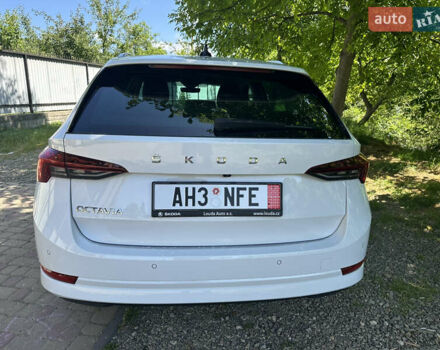 Белый Шкода Октавия, объемом двигателя 2 л и пробегом 235 тыс. км за 18300 $, фото 3 на Automoto.ua