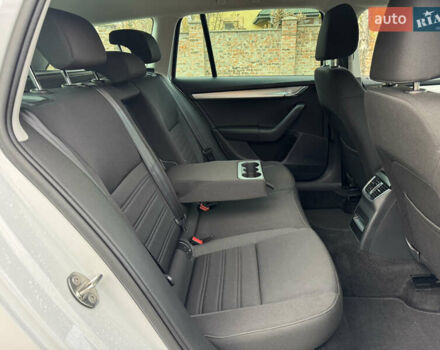 Білий Шкода Октавія, об'ємом двигуна 1.97 л та пробігом 203 тис. км за 16750 $, фото 22 на Automoto.ua