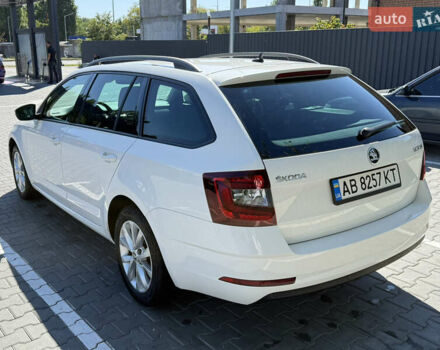 Білий Шкода Октавія, об'ємом двигуна 2 л та пробігом 286 тис. км за 15300 $, фото 5 на Automoto.ua