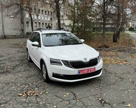 Белый Шкода Октавия, объемом двигателя 2 л и пробегом 193 тыс. км за 18700 $, фото 3 на Automoto.ua