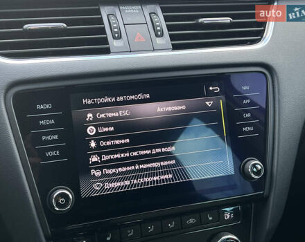 Белый Шкода Октавия, объемом двигателя 2 л и пробегом 200 тыс. км за 17456 $, фото 74 на Automoto.ua