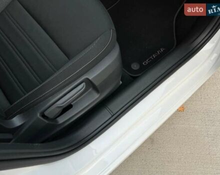 Белый Шкода Октавия, объемом двигателя 2 л и пробегом 193 тыс. км за 18700 $, фото 65 на Automoto.ua