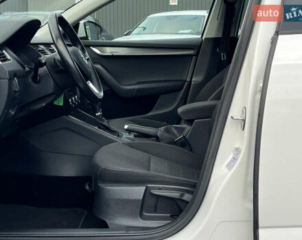 Белый Шкода Октавия, объемом двигателя 2 л и пробегом 200 тыс. км за 17456 $, фото 26 на Automoto.ua