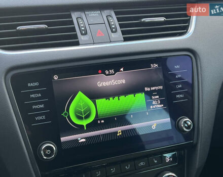 Белый Шкода Октавия, объемом двигателя 2 л и пробегом 200 тыс. км за 17456 $, фото 73 на Automoto.ua