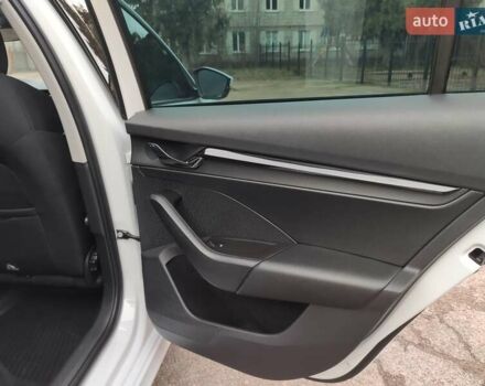 Белый Шкода Октавия, объемом двигателя 2 л и пробегом 310 тыс. км за 17800 $, фото 45 на Automoto.ua