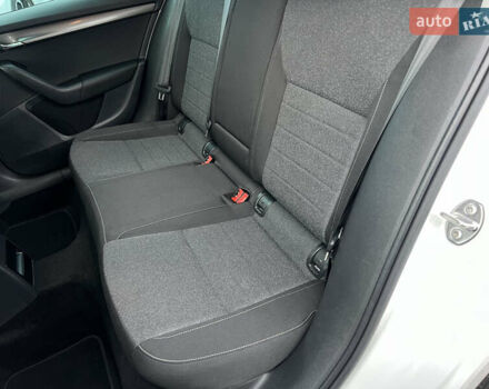 Белый Шкода Октавия, объемом двигателя 2 л и пробегом 200 тыс. км за 17456 $, фото 31 на Automoto.ua