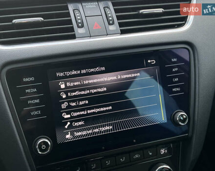 Белый Шкода Октавия, объемом двигателя 2 л и пробегом 200 тыс. км за 17456 $, фото 75 на Automoto.ua