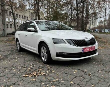 Белый Шкода Октавия, объемом двигателя 2 л и пробегом 193 тыс. км за 17999 $, фото 5 на Automoto.ua