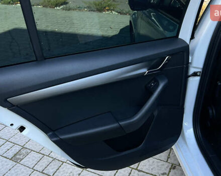 Білий Шкода Октавія, об'ємом двигуна 2 л та пробігом 201 тис. км за 15300 $, фото 31 на Automoto.ua