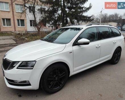 Белый Шкода Октавия, объемом двигателя 1.97 л и пробегом 219 тыс. км за 15300 $, фото 1 на Automoto.ua