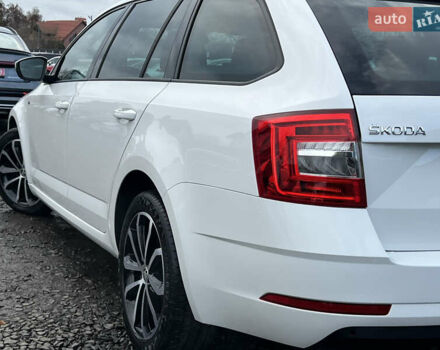 Белый Шкода Октавия, объемом двигателя 2 л и пробегом 200 тыс. км за 17456 $, фото 12 на Automoto.ua