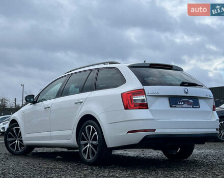 Белый Шкода Октавия, объемом двигателя 2 л и пробегом 200 тыс. км за 17456 $, фото 5 на Automoto.ua