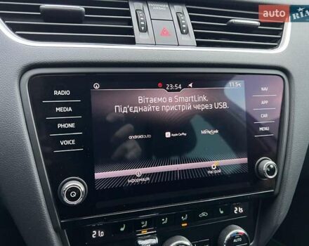 Белый Шкода Октавия, объемом двигателя 2 л и пробегом 193 тыс. км за 17999 $, фото 114 на Automoto.ua