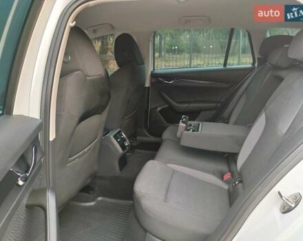 Белый Шкода Октавия, объемом двигателя 2 л и пробегом 310 тыс. км за 17800 $, фото 51 на Automoto.ua