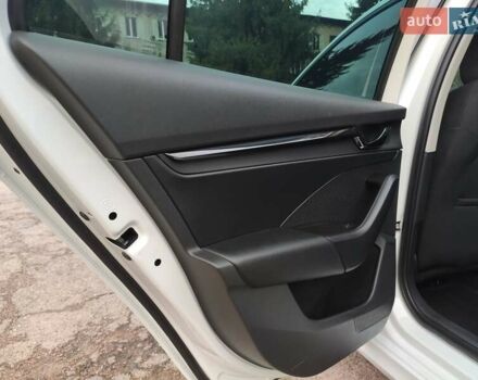 Белый Шкода Октавия, объемом двигателя 2 л и пробегом 310 тыс. км за 17800 $, фото 44 на Automoto.ua