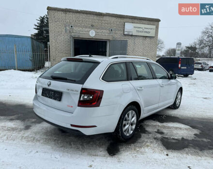 Белый Шкода Октавия, объемом двигателя 0 л и пробегом 235 тыс. км за 15999 $, фото 2 на Automoto.ua