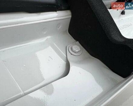 Белый Шкода Октавия, объемом двигателя 2 л и пробегом 193 тыс. км за 17999 $, фото 93 на Automoto.ua