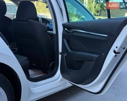 Белый Шкода Октавия, объемом двигателя 1.97 л и пробегом 200 тыс. км за 19999 $, фото 60 на Automoto.ua