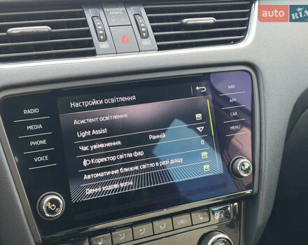 Белый Шкода Октавия, объемом двигателя 2 л и пробегом 200 тыс. км за 17456 $, фото 77 на Automoto.ua