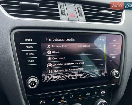 Белый Шкода Октавия, объемом двигателя 2 л и пробегом 193 тыс. км за 17999 $, фото 112 на Automoto.ua