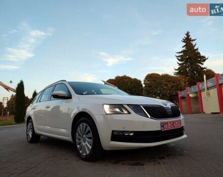 Шкода Октавия 2020 в Дубно на Automoto.ua Белый Шкода Октавия, объемом двигателя 1.98 л и пробегом 210 тыс. км за 15999 $, фото 1 на Automoto.ua