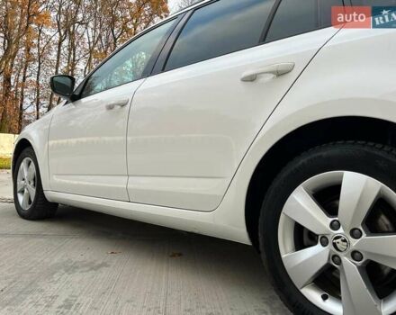 Белый Шкода Октавия, объемом двигателя 2 л и пробегом 193 тыс. км за 17999 $, фото 35 на Automoto.ua