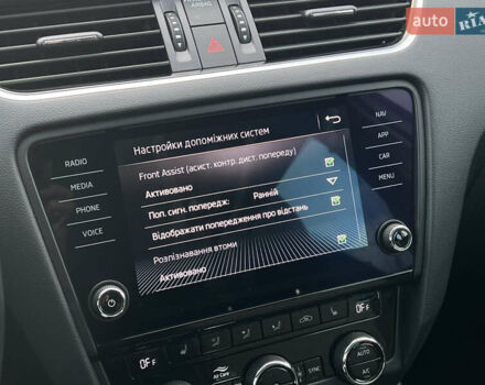 Белый Шкода Октавия, объемом двигателя 2 л и пробегом 200 тыс. км за 17456 $, фото 76 на Automoto.ua