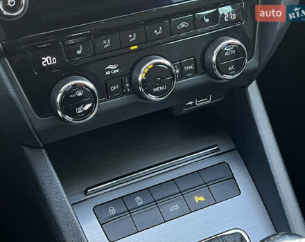 Белый Шкода Октавия, объемом двигателя 2 л и пробегом 200 тыс. км за 17456 $, фото 56 на Automoto.ua