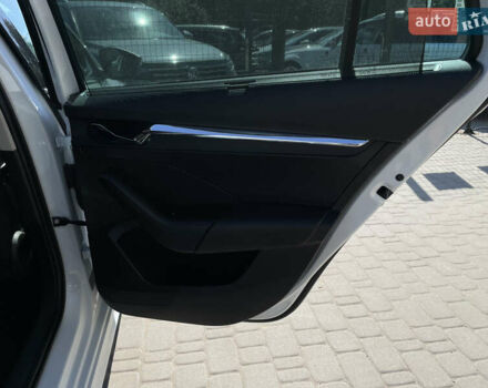 Белый Шкода Октавия, объемом двигателя 2 л и пробегом 225 тыс. км за 21255 $, фото 29 на Automoto.ua