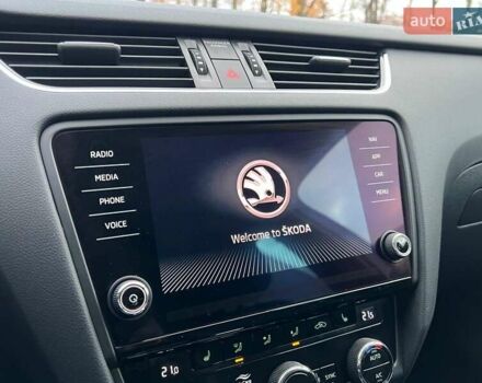 Белый Шкода Октавия, объемом двигателя 2 л и пробегом 193 тыс. км за 17999 $, фото 103 на Automoto.ua