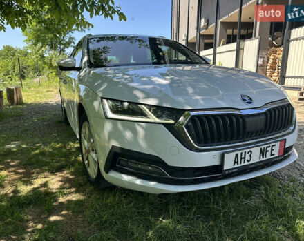 Белый Шкода Октавия, объемом двигателя 2 л и пробегом 235 тыс. км за 18300 $, фото 5 на Automoto.ua