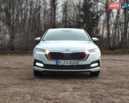 Белый Шкода Октавия, объемом двигателя 2 л и пробегом 310 тыс. км за 17800 $, фото 4 на Automoto.ua