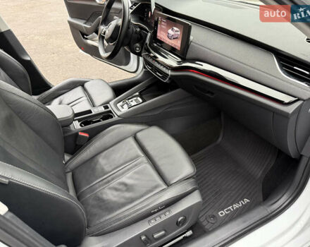 Белый Шкода Октавия, объемом двигателя 2 л и пробегом 180 тыс. км за 22400 $, фото 64 на Automoto.ua