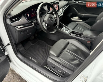 Белый Шкода Октавия, объемом двигателя 2 л и пробегом 180 тыс. км за 22400 $, фото 65 на Automoto.ua