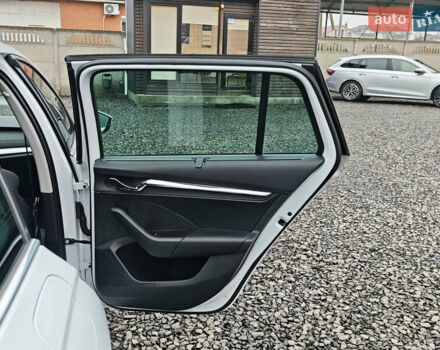 Белый Шкода Октавия, объемом двигателя 2 л и пробегом 179 тыс. км за 23999 $, фото 68 на Automoto.ua